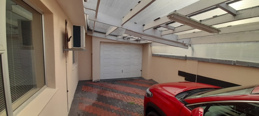 5 Bedroom Property for Sale in Athlone Western Cape